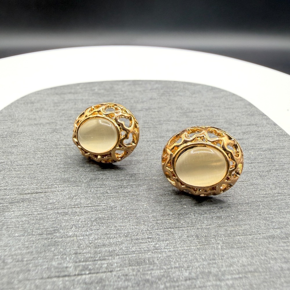 Gold Tone Cream Cabochon Heart Filigree Round Stud Earrings Costume Jewelry